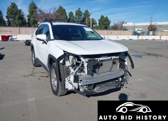 Toyota Rav4 Xle 2021 White 2.5L