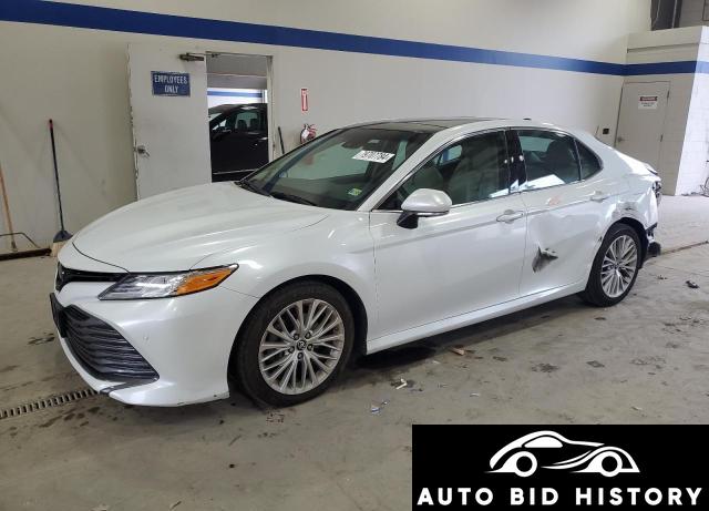 Toyota Camry L 2018 White 2.5L  4
