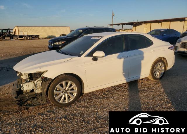 Toyota Camry Le 2020 White 2.5L  4