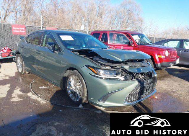 Lexus Es 300H Luxury 2020 Green 2.5L