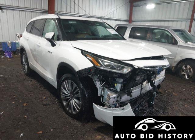 Toyota Highlander Hybrid Platinum 2021 White 2.5L