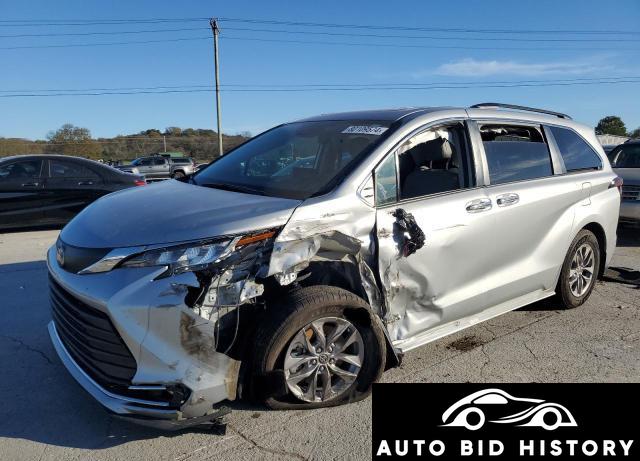 Toyota Sienna Xle 2021 Silver 2.5L  4