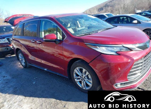 Toyota Sienna Limited 2024 Red 2.5L