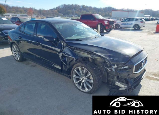 Volvo S60 T6 Momentum 2020 Black 2.0L
