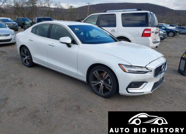 Volvo S60 B5 Inscription 2022 White 2.0L