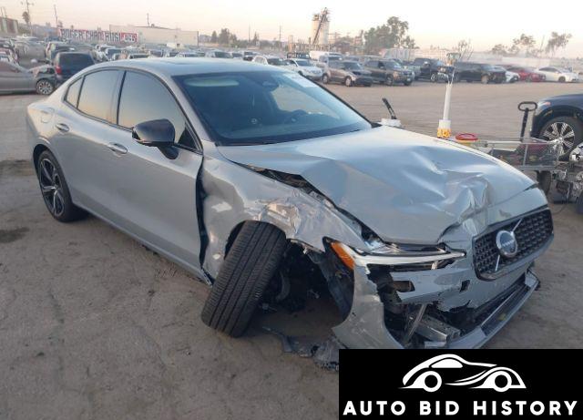 Volvo S60 B5 Plus Dark Theme 2024 Gray 2.0L