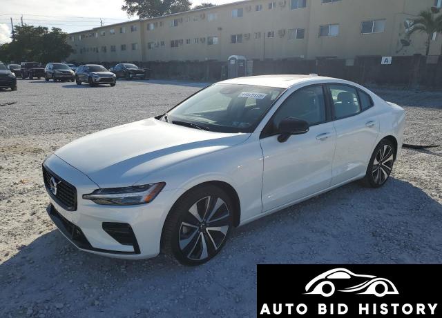 Volvo S60 B5 Momentum 2022 White 2.0L  4