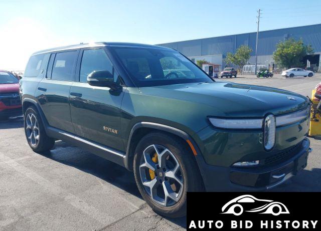 Rivian R1S Adventure 2023 Green