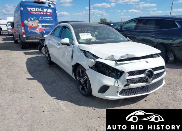 Mercedes-Benz A 220 4Matic 2022 White 2.0L