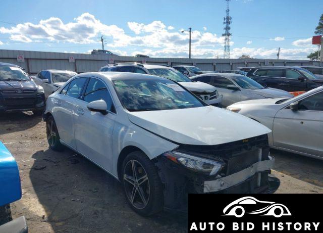 Mercedes-Benz A 220 4Matic 2019 White 2.0L