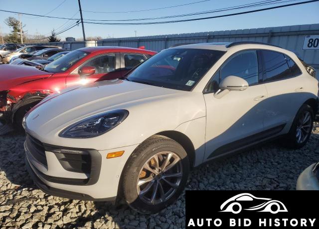 Porsche Macan 2022 Gray 2.0L  4