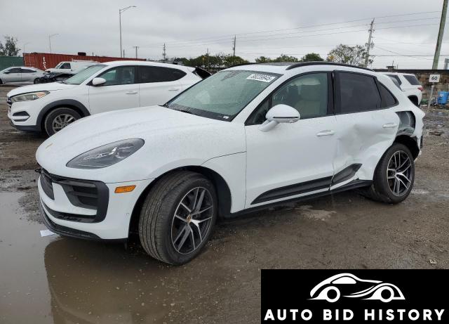 Porsche Macan Base 2024 White 2.0L  4