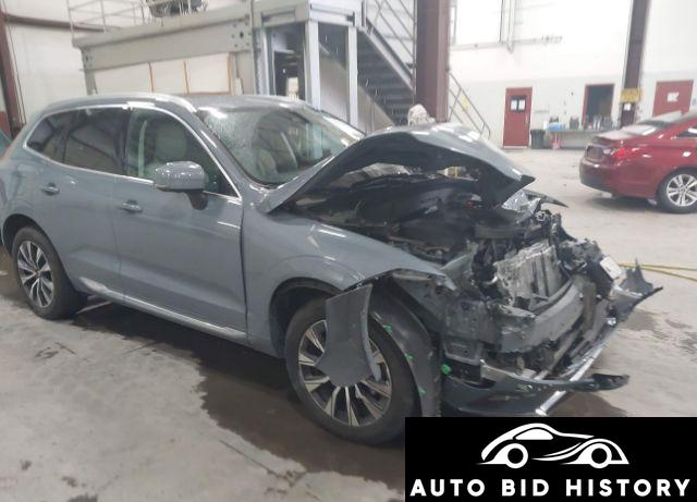 Volvo Xc60 B5 Plus Bright Theme 2023 Gray 2.0L