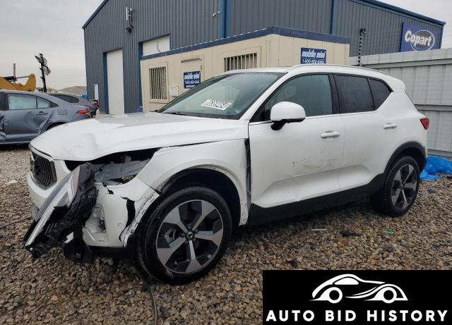 Volvo Xc40 Plus 2025 White 2.0L  4