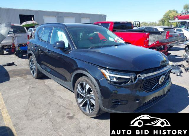 Volvo Xc40 Ultimate 2023 Black 2.0L