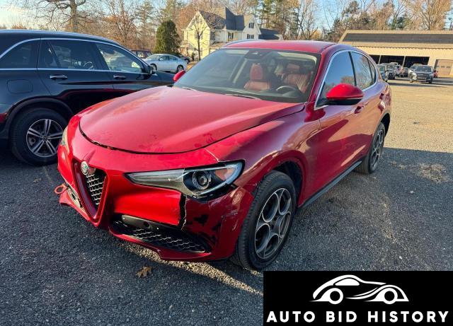 Alfa Romeo Stelvio 2018 Red 2.0L  4