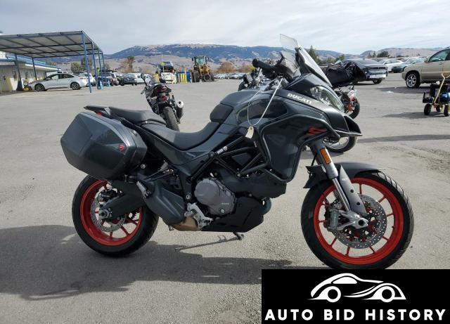 Ducati Multistrada V2 S 2022 Black 2
